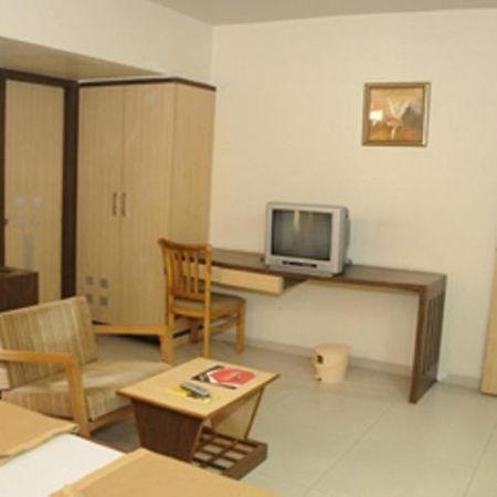 ホテルNeelkanth Panshikura アーメダバード 部屋 写真